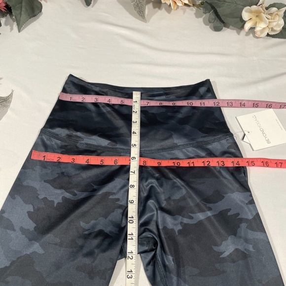 NWT Beyond Yoga [ Medium ] Lux High Waisted Midi Legging‎ in Navy Camo - Picture 9 of 12